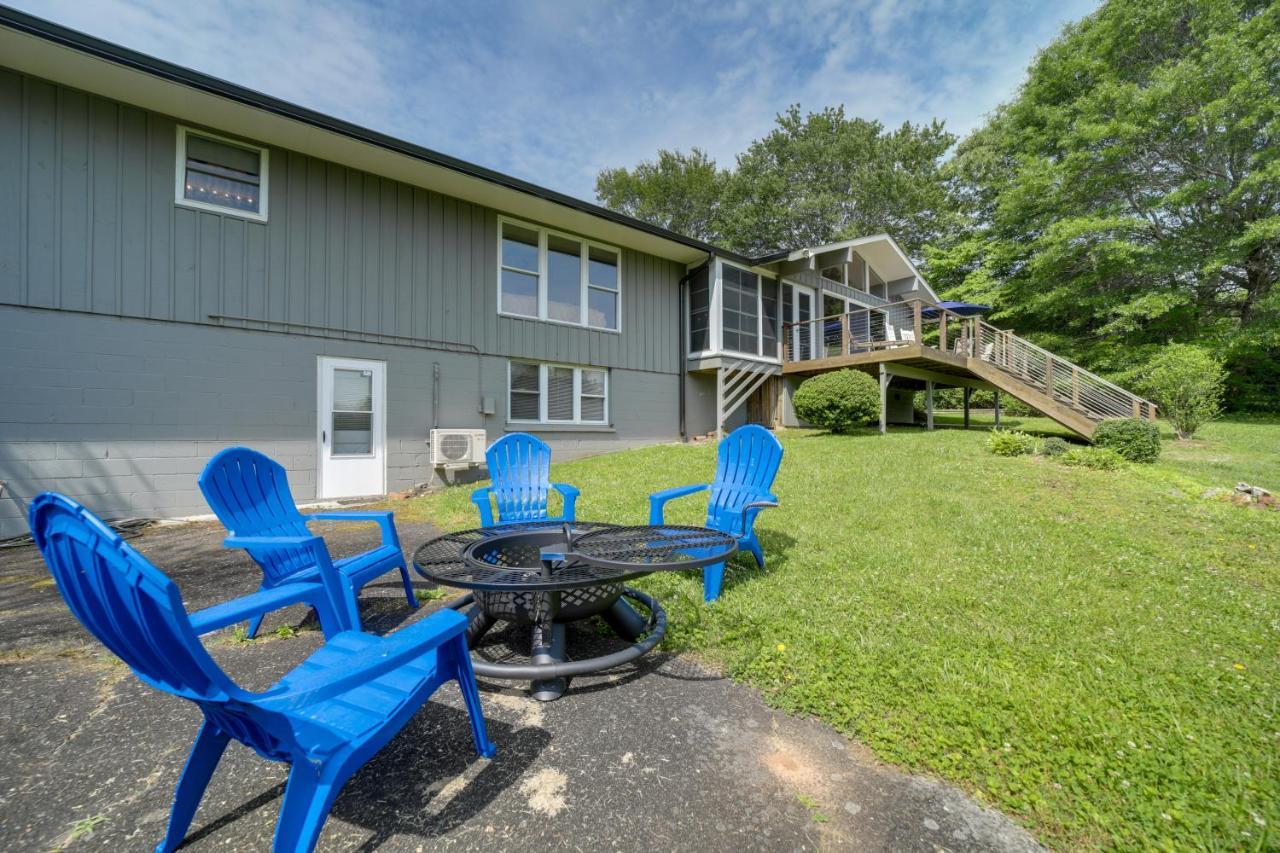 Centrally Located Brevard Home With Deck And Fire Pit! Buitenkant foto