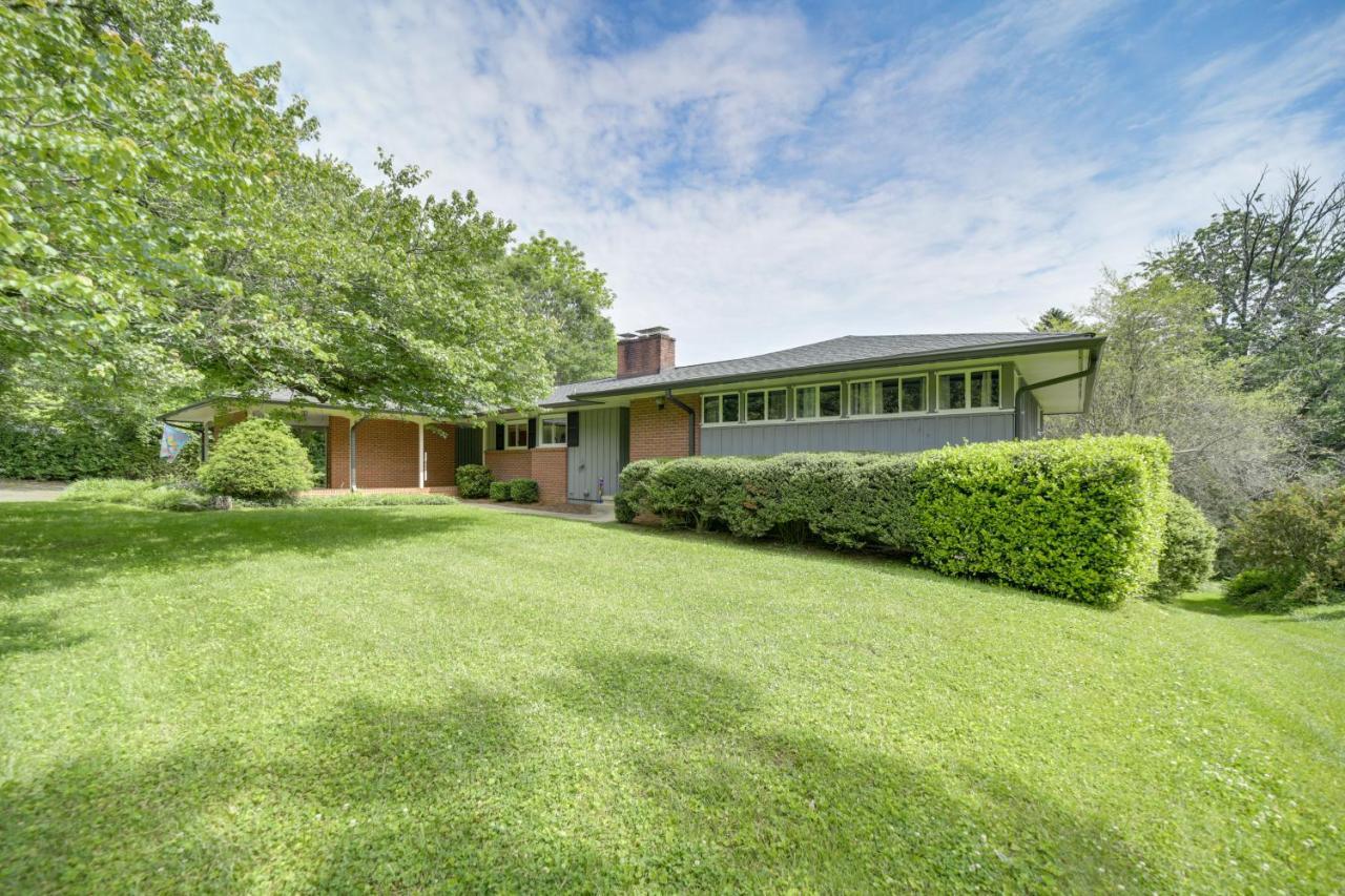 Centrally Located Brevard Home With Deck And Fire Pit! Buitenkant foto